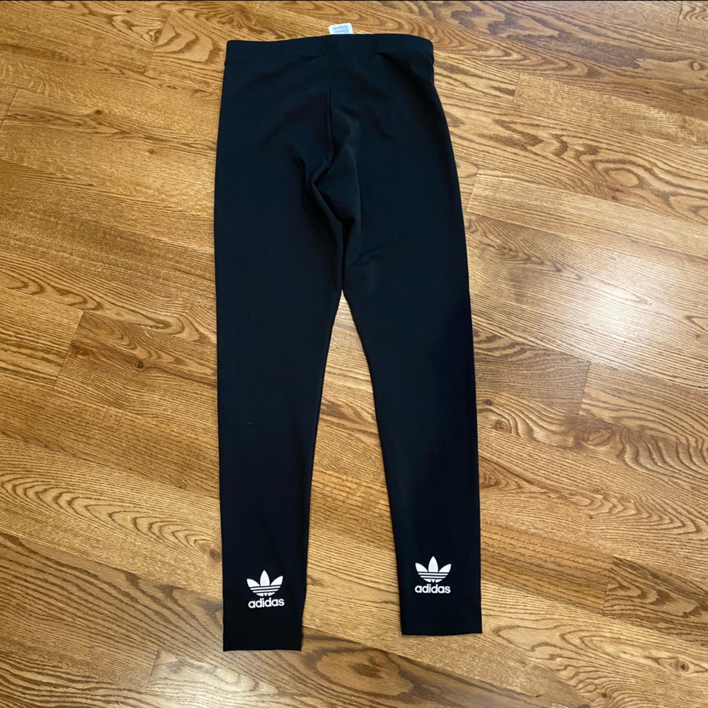 NWT womens adidas trefoil stamped leggings. Athliesure street style